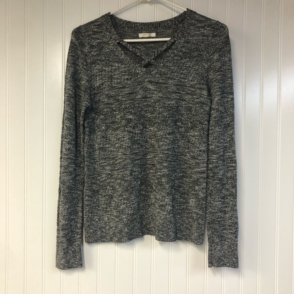 Maurices Women's Gray Long Sleeve VNeck Sweater XS